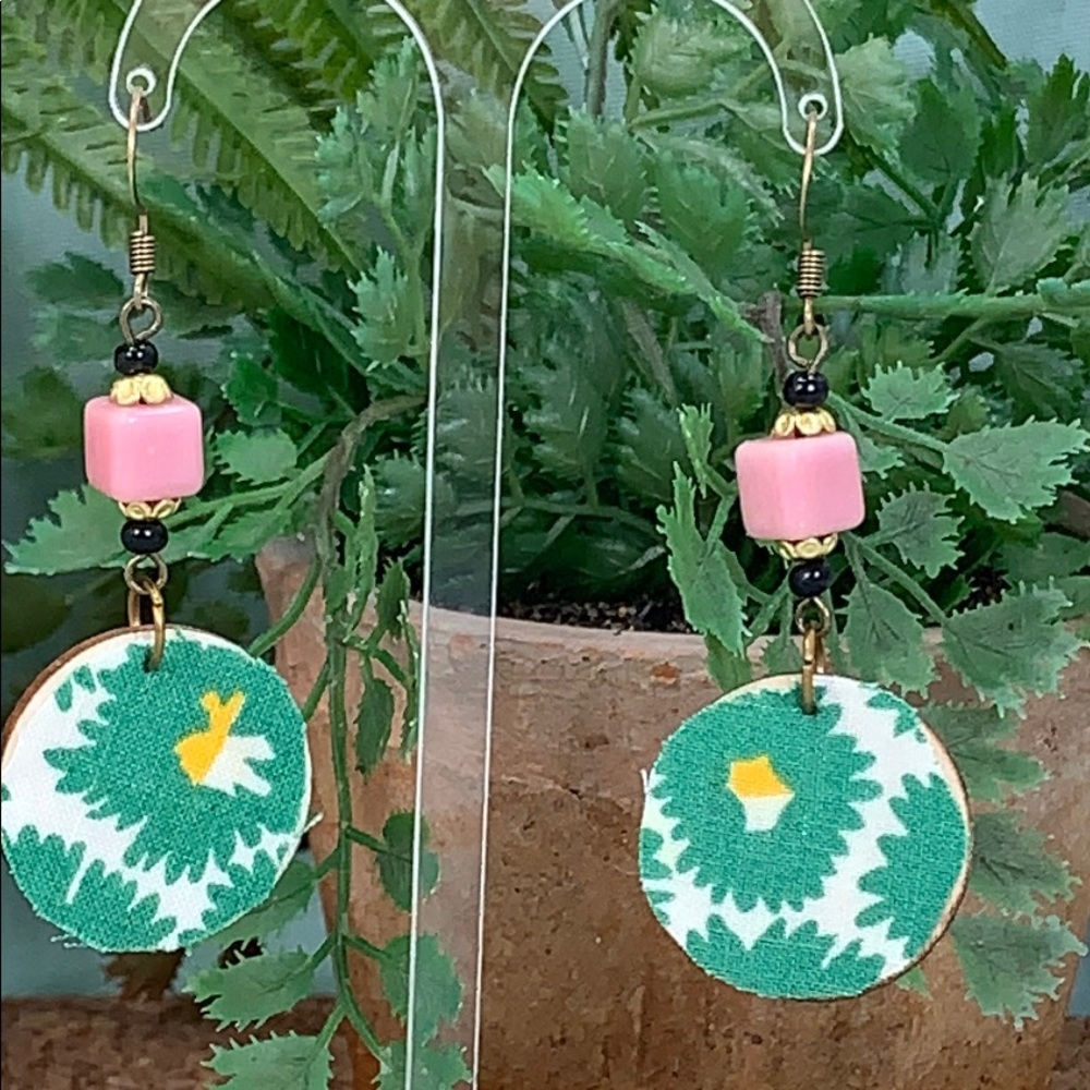 ⭐️🌸Adorned Crown vintage fabric wood disc earrings pink green lightweight